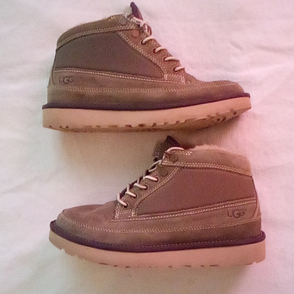 Women's size 5 Ugg  Neumel lace up Furlined Boots